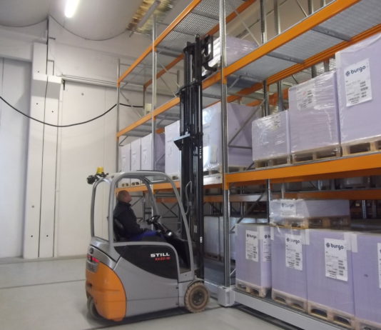 Labanti e Nanni Industrie Grafiche: magazzino compattabile a scaffalature con basi mobili