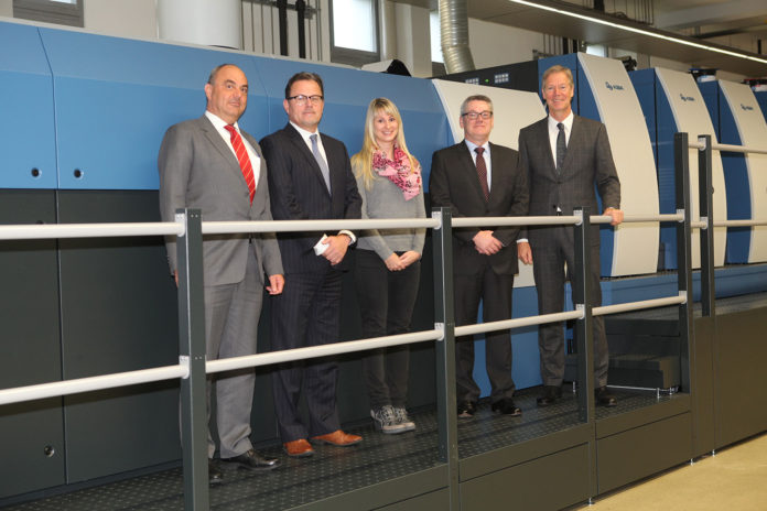 Holger Winkler, responsabile acquisti di Kba-Sheetfed, Richard Wilson direttore tecnico e coordinamento SF, Anne Just, acquisti, Doug Aldred, presidente della divisione Packaging and Narrow Web Ddi Flint Group e Ralf Sammeck, Ceo di Kba-Sheetfed.