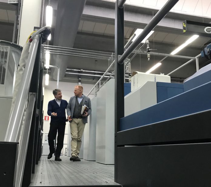 A sinistra Emanuele Pogliani di KBA Italia, responsabile vendite. Con Davide Dei Rossi di Rotolito Lombarda.