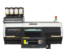 UJF-MkII di Mimaki integra quattro passaggi in uno offrendo massima versatilità