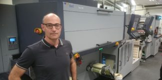 La prima installazione europea della Durst Tau 330 e del sistema di finitura laser in-line LFS 330 Brice Carugati, Presidente di Adesa.