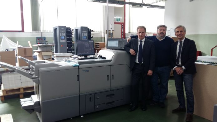 20170308_150406_1498122534615 (2) Da sinistra Rinaldo Mattera, HIT Business Driver Digital, Prinect & CTP, Giancarlo Andreoni di Unigrafica, Direttore Commerciale e Alessandro Seghezzi, HIT Key Account Lombardia Supplies.