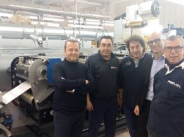 Print Label System: etichette più sofisticate grazie a Gallus ECS 340 I quattro soci di Print Label System con il sig. Bagorda, precisamente partendo da sinistra: Giuseppe Capacchione, Luca Ricatti, Francesco Damato, Francesco Bagorda (Product Manager Consumables & eCommerce Heidelberg Italia) e Michele Giannella.
