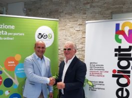 Edigit e Vampi Group: l’unione di risorse e intenti a favore del mercato della stampa e della comunicazione A sinistra il sig. Mario Cunsolo, titolare di Vampigroup srl - VG7, con Enrico Parisini, titolare di Edigit.