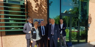 Pilot Italia è la prima azienda italiana a scegliere Gallus Labelfire Partendo da sinistra Luca Fattorossi (Sales & Marketing Manager Heidelberg Italia), Paola Ratti (Financial Officer & HR Heidelberg Italia), Antonio Panariti (Plant Manager Pilot Italia), Giancarlo Vimercati (Managing Director Pilot Italia), Andrea Vimercati (Chief Operations Officer Pilot Italia) e, dietro, Marco Prato (Field Sales Equipment & Consumables & RE Heidelberg Italia).