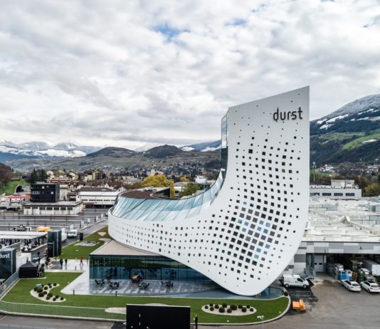 Inaugurato il futuristico headquarter Durst