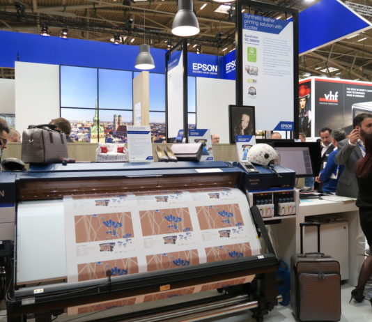Epson a Fespa stampa su finta pelle e non solo