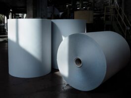 Dalla collaborazione tra Fedrigoni e Albini nasce Futura, la carta con il 25% di fibra da scarti di produzione tessile