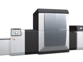 Komori presenta a drupa J-throne 29, una macchina da stampa digitale inkjet UV 50×70