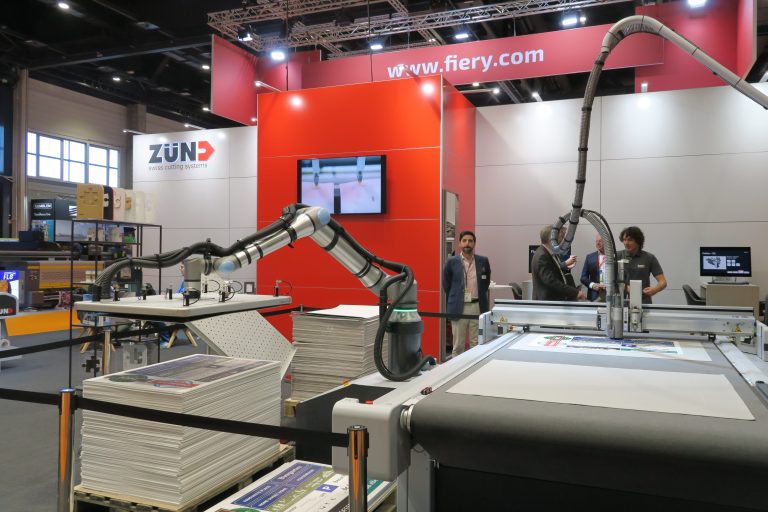 La produzione Zünd a Fespa non conosce soste