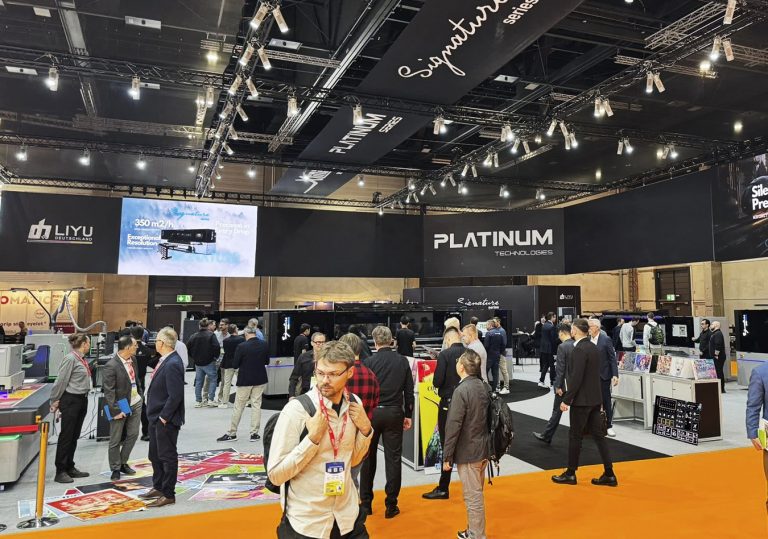 Fespa 2025: Liyu conquista Berlino con Platinum Technologies e l’anteprima mondiale della Serie Signature