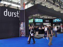 Prestazioni, versatilità e sostenibilità, a Labelexpo Durst mette tutti d’accordo con Tau G3