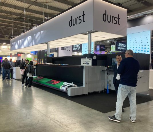 Durst a Viscom Italia: anteprima italiana della P5 500 TEX iSUB