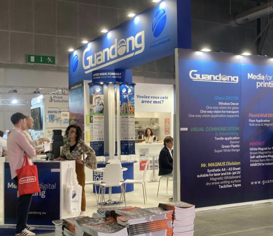 Guandong a Viscom ricama sul vetro