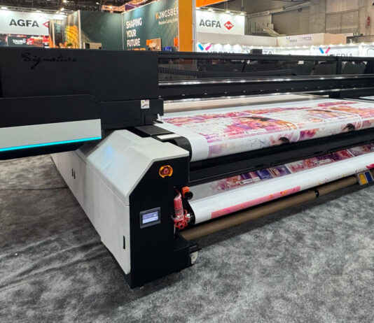 Platinum Technologies lancia Signature Flatbed: la nuova piattaforma UV LED per la stampa industriale
