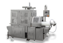 Sausages in synthetic casing or calibrated/elastic net