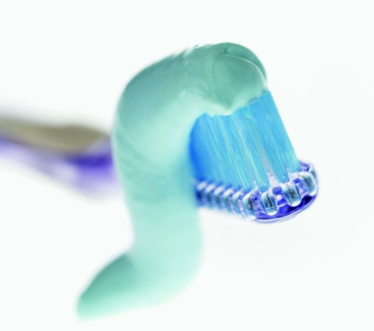 Prodotto di cura dentale per lo sbiancamento dei denti