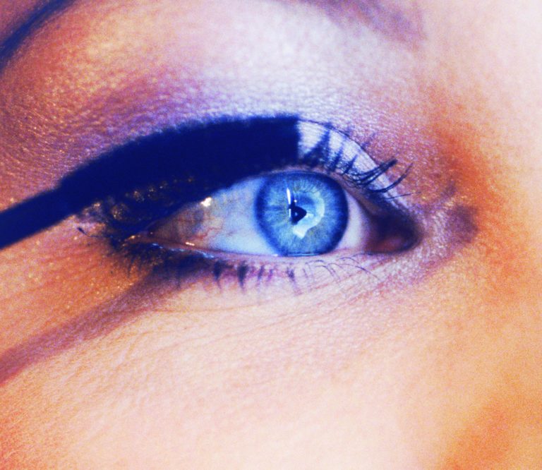 Valutazione dell’effetto waterproof di eyeliner e mascara