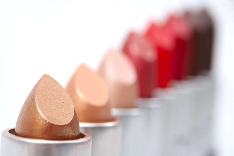 Applicazione del Central Composite Design per valutare la colorazione dei rossetti