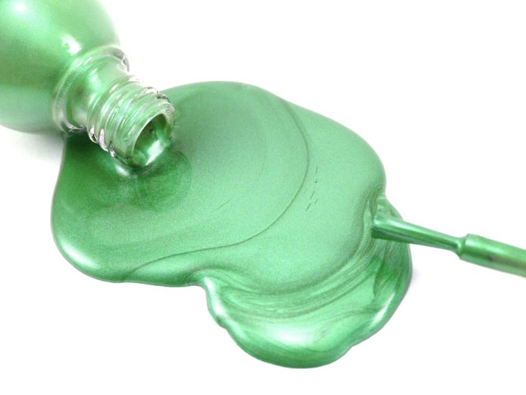 Effetti indesiderati degli smalti a base di acrilato