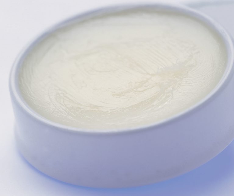 Composizioni topiche comprendenti emulsionanti ed emollienti