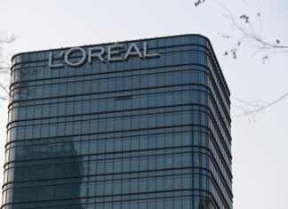 Armani: possibile acquisizione da parte di L’Oréal in seguito al testamento