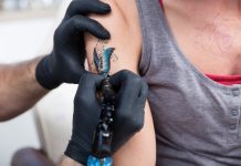Inchiostri per tatuaggi, valutazione normativa dei contaminanti Una panoramica dei contaminanti e delle rispettive concentrazioni in relazione ai limiti stabiliti dalle autorità europee nell'ambito del REACH per i prodotti per tatuaggi e trucco permanente