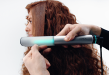 Beauty tech: l’Oréal al CES 2026 con la luce infrarossa per haircare e skincare Beauty tech: l'Oréal al CES 2026 con la luce infrarossa su capelli e pelle