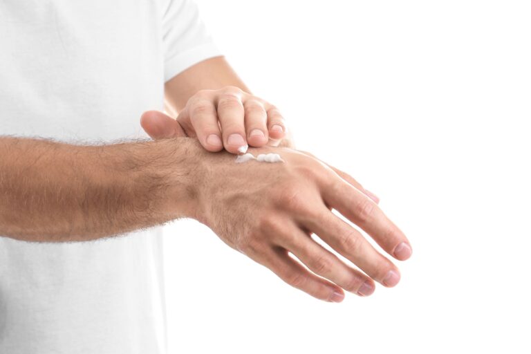 Mencare, la cosmesi per l’uomo punta su mani e unghie