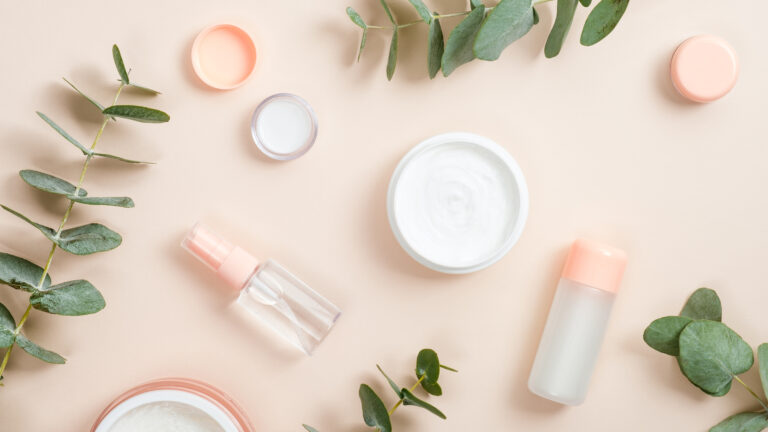 Cosmetica naturale trend del 2026, tra sostenibilità e sensorialità