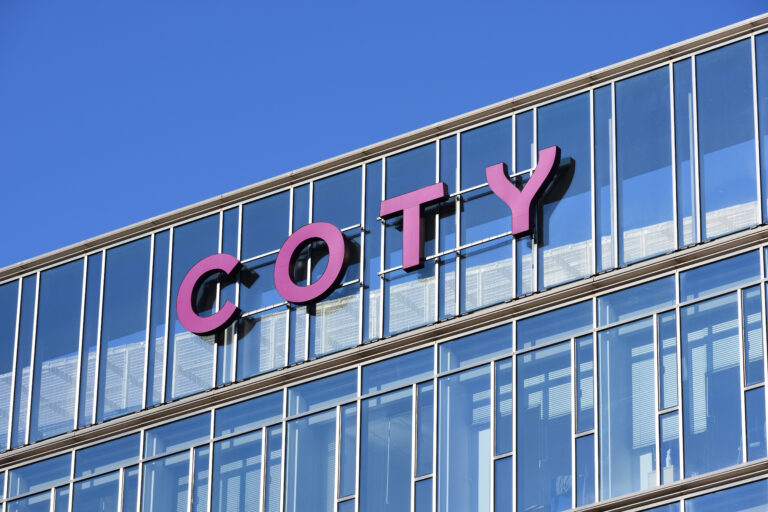 Coty e OpenAI: accordo per la AI nella formulazione e nella customer experience