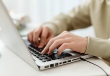 Recensioni online dei cosmetici con deep learning: quanto sono utili? Recensioni online dei cosmetici con deep learning: quanto sono utili?