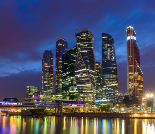 Natura cede Avon Russia per 26,9 milioni di euro Natura & Co ha ceduto Avon Russia per 26,9 milioni di euro. La cessione rappresenta l’ultimo passaggio di una revisione strutturale che ha interessato la presenza globale del gruppo. Con questa operazione si chiude definitivamente la fase di uscita dai mercati internazionali legati al marchio Avon al di fuori dell’America Latina.