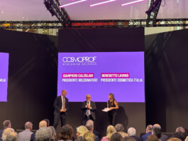 Cosmoprof 2026 chiude con oltre 250 mila operatori. E dà appuntamento al 18 marzo 2027 Cosmoprof 2026 chiude con oltre 250 mila operatori. E dà appuntamento al 18 marzo 2027