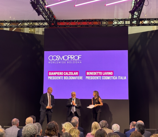 Cosmoprof 2026 chiude con oltre 250 mila operatori. E dà appuntamento al 18 marzo 2027 Cosmoprof 2026 chiude con oltre 250 mila operatori. E dà appuntamento al 18 marzo 2027