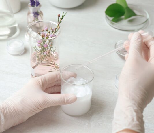 Molecole bioattive chirali per applicazioni cosmetiche Molecole bioattive chirali per applicazioni cosmetiche