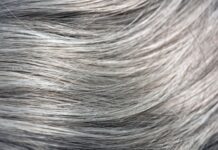 Shampoo con coloranti semipermanenti per coprire i capelli grigi Shampoo con coloranti semipermanenti per coprire i capelli grigi