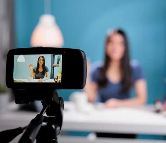 Tutorial generati dal brand e dagli utenti: l’impatto sull’intenzione d’acquisto Tutorial generati dal brand e dagli utenti: l’impatto sull’intenzione d’acquisto