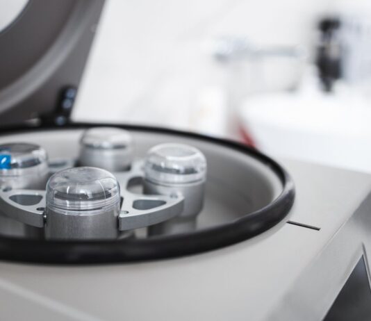 Centrifugazione asimmetrica duale per la formulazione di cosmetici emulsionati Centrifugazione asimmetrica duale per la formulazione di cosmetici emulsionati