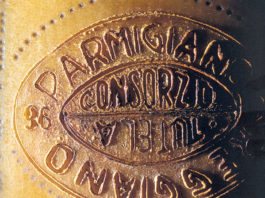 L’export di Parmigiano Reggiano supera le vendite interne