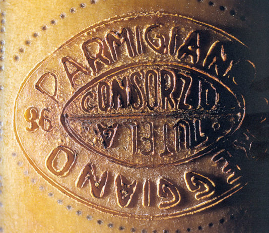 L’export di Parmigiano Reggiano supera le vendite interne