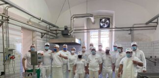 gruppo di studenti di una passata edizione del corso per diventare casari