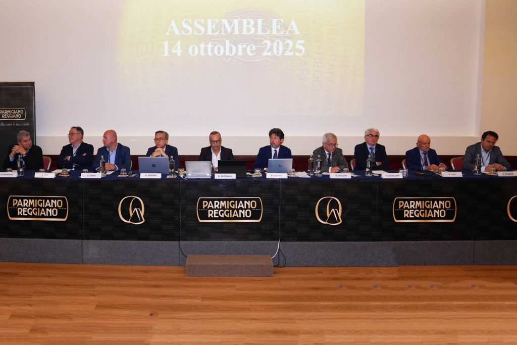 novità su regolazione offerta e contribuzione ordinaria durante l'ultima assemblea dei consorziati del Parmigiano Reggiano