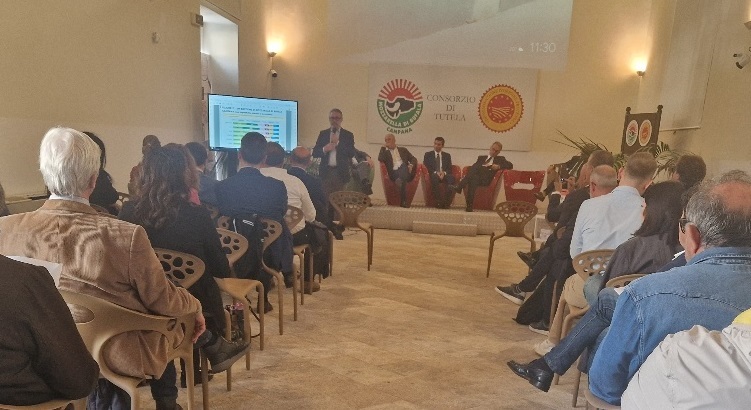 La Mozzarella di bufala campana attrae cuori e palati
