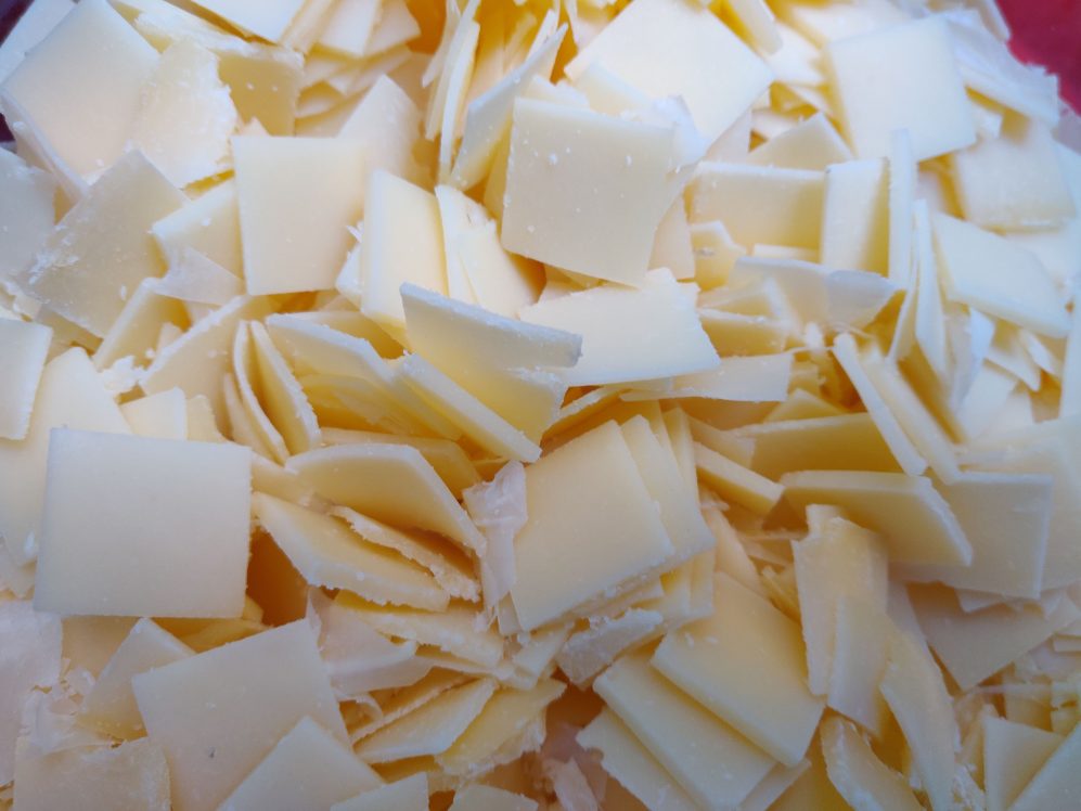 Esistono specifiche taglierine e cubettatrici per formaggi duri in grado di effettuare diverse tipologie di taglio