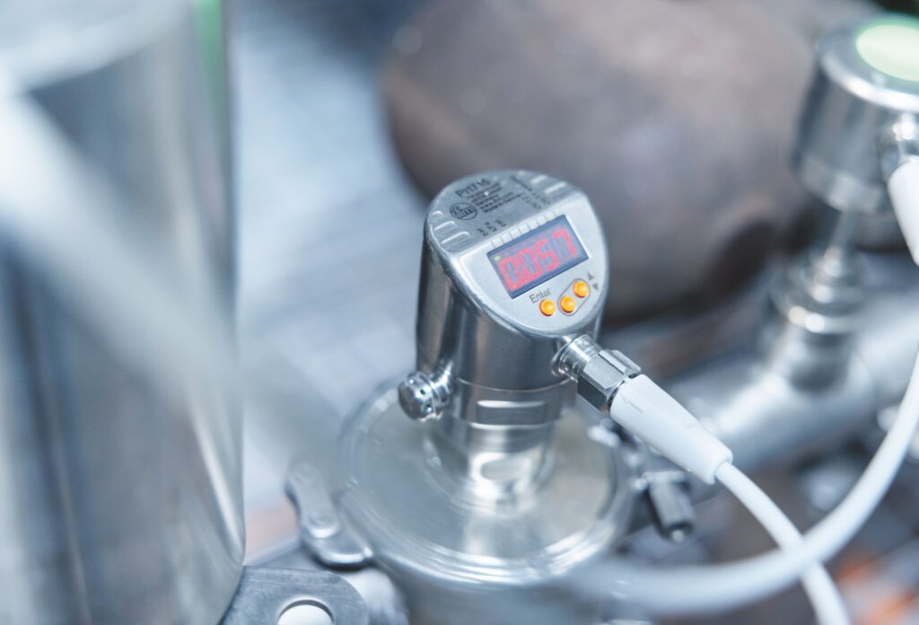 I sensori di pressione IFM serie PI1xxx sono ideali per la misurazione della pressione in serbatoi e tubi