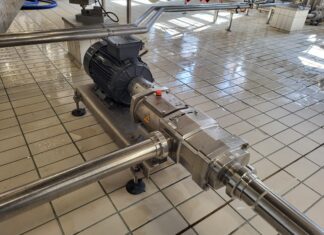 Latte, dal camion agli impianti di lavorazione