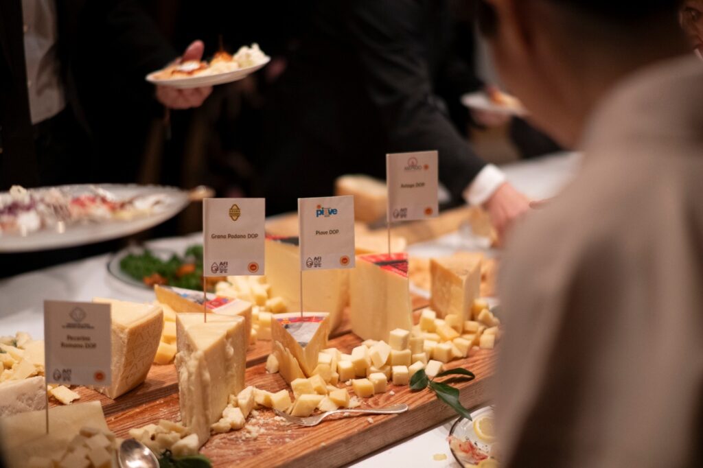 La ricerca AFIDOP 2025 mostra che la metà dei prodotti è descritta con nome corretto, acronimo DOP/IGP e dettagli utili al cliente