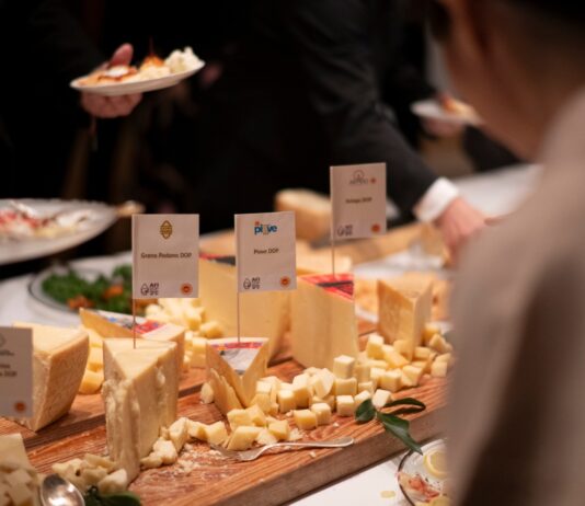 Faro AFIDOP su ristorazione italiana e formaggi DOP/IGP