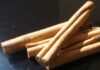 Cannella e salute metabolica: dalla tradizione alla clinica Bastoncini di cannella di Ceylon (Cinnamomum zeylanicum) interi, utilizzati in fitoterapia e nutraceutica per il controllo glicemico